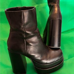 Steve Madden Cobra Black